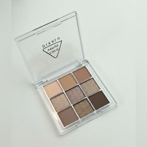 Eyeshadow Palette - Neutral and Metallic Shades